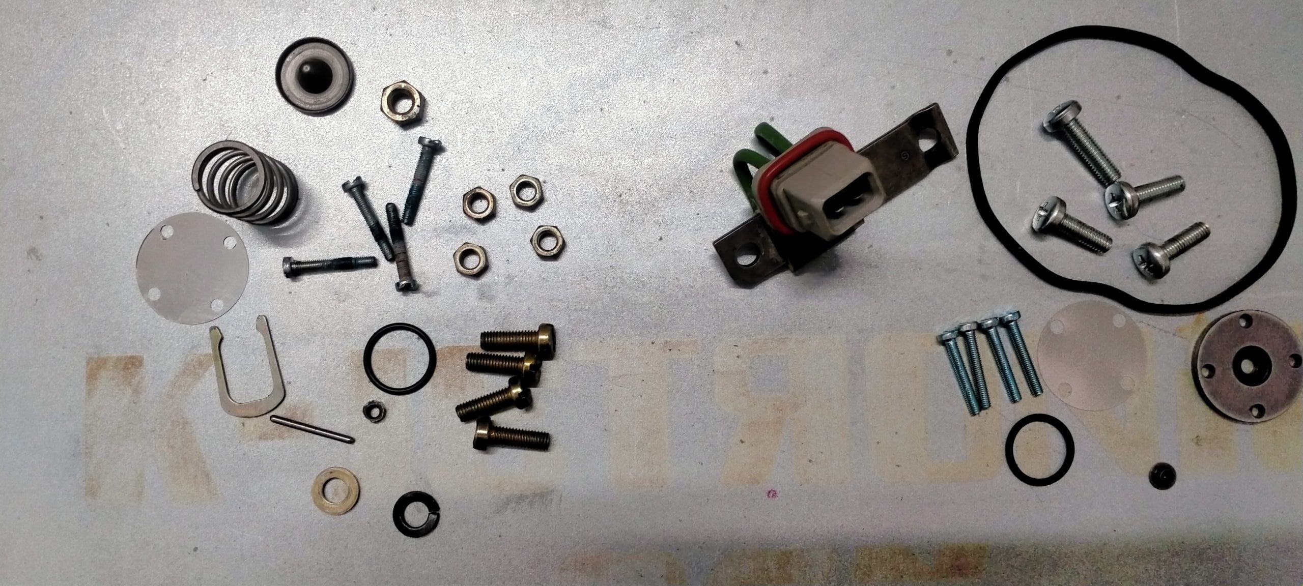 Válvula de aire adicional con tornillos y juntas del sistema K-Jetronic